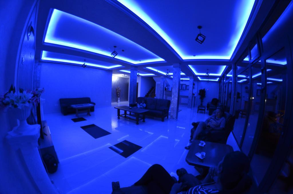 Razvan Holiday คอสติเนช ภายนอก รูปภาพ