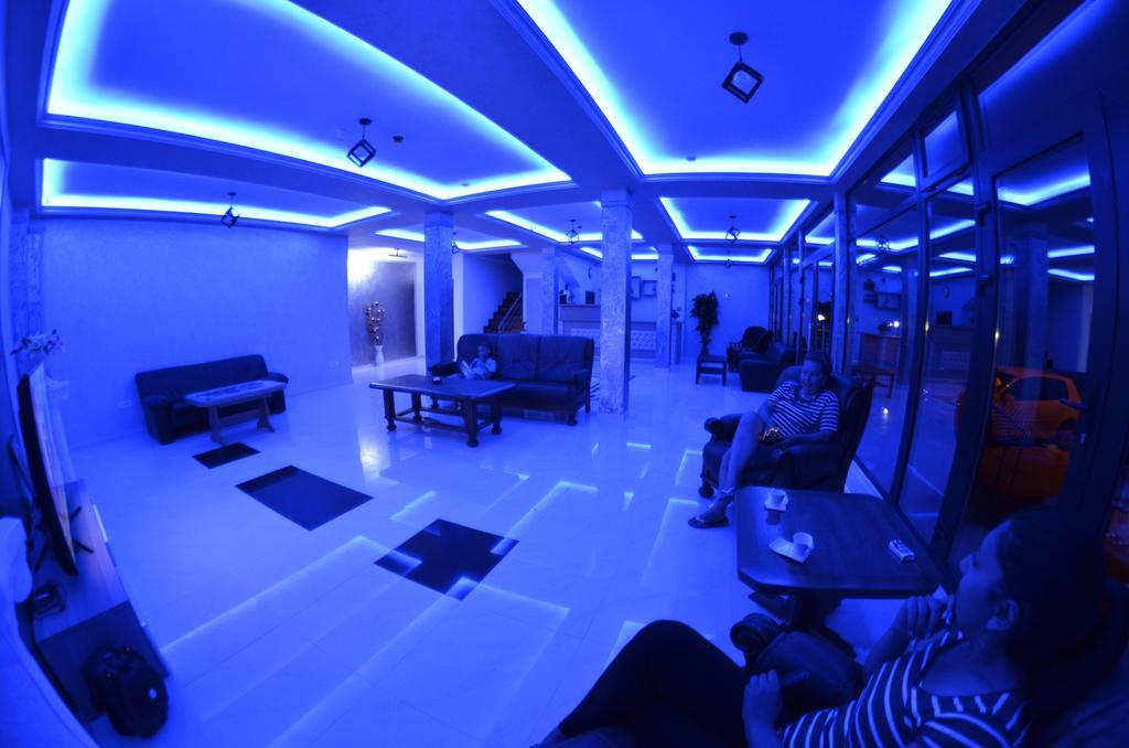 Razvan Holiday คอสติเนช ภายนอก รูปภาพ