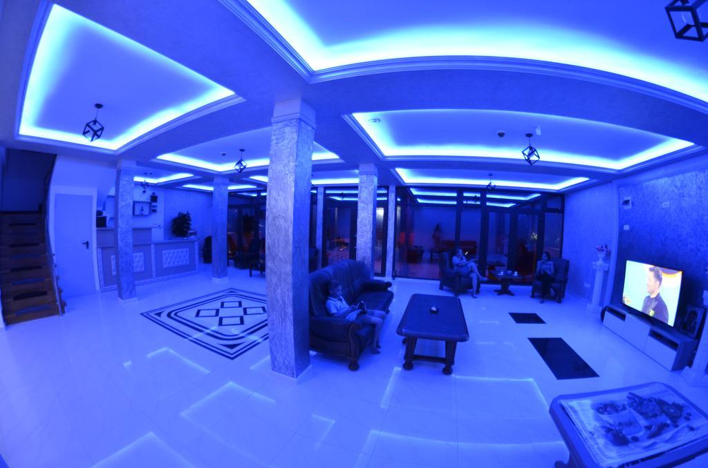 Razvan Holiday คอสติเนช ภายนอก รูปภาพ