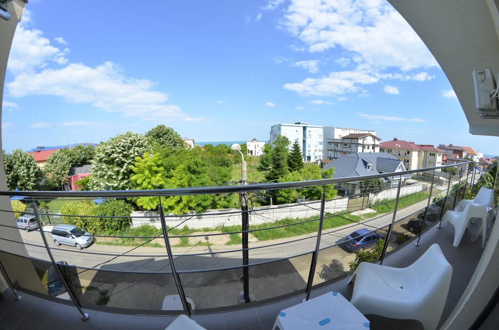 Razvan Holiday คอสติเนช ภายนอก รูปภาพ